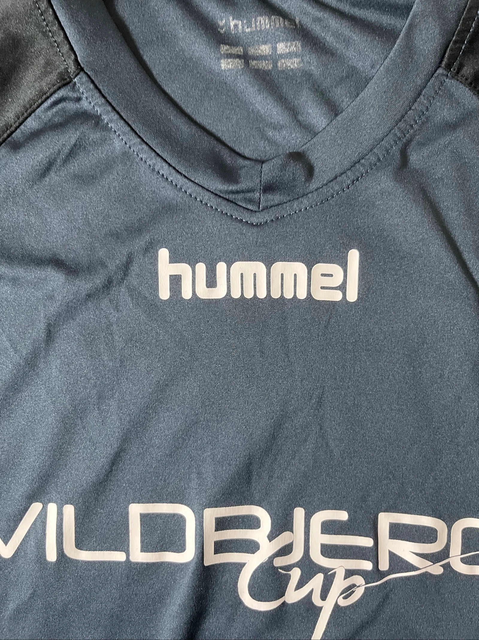 Grijze antraciet Vildbjerg Cup voetbalshirt van technisch weefsel - Hummel - maat S/M - goede staat – photo 3